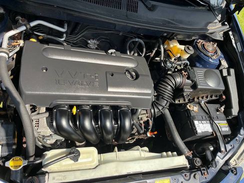 Used 2006 Pontiac Vibe w/ Sun And Sound Package FWD image 3