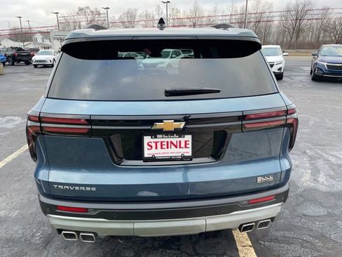 Used 2025 Chevrolet Traverse LT image 6