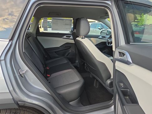 New 2025 Volkswagen Taos SE image 31