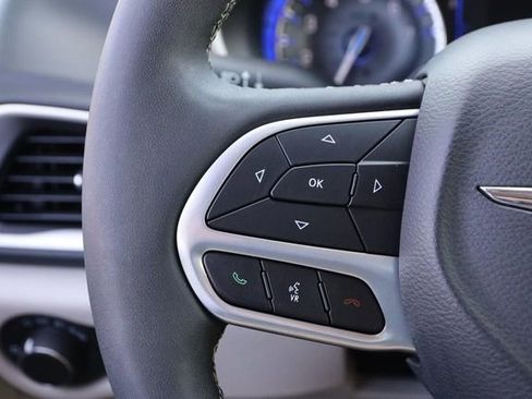 Used 2023 Chrysler Voyager LX image 13