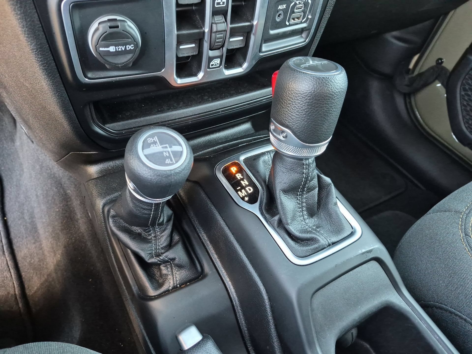 Used 2025 Jeep Gladiator Sport AWD/4WD image 15