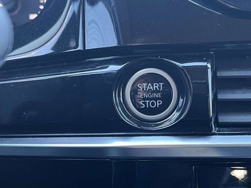 Used 2024 Nissan Pathfinder SV w/ SV Premium Package image 34