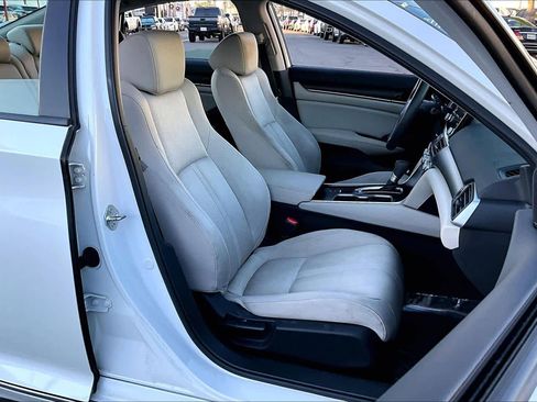 Used 2018 Honda Accord EX image 8