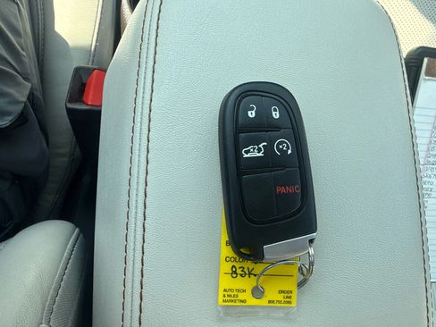 Used 2017 Jeep Cherokee Overland AWD/4WD image 26