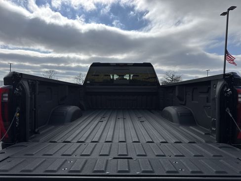 Used 2024 GMC Sierra 3500 Denali w/ Denali Reserve Package image 34