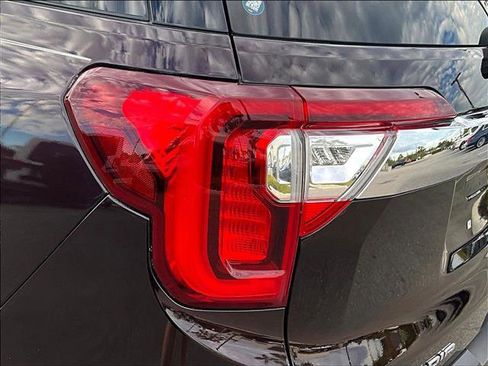 Used 2021 GMC Acadia SLT w/ Technology Package image 29