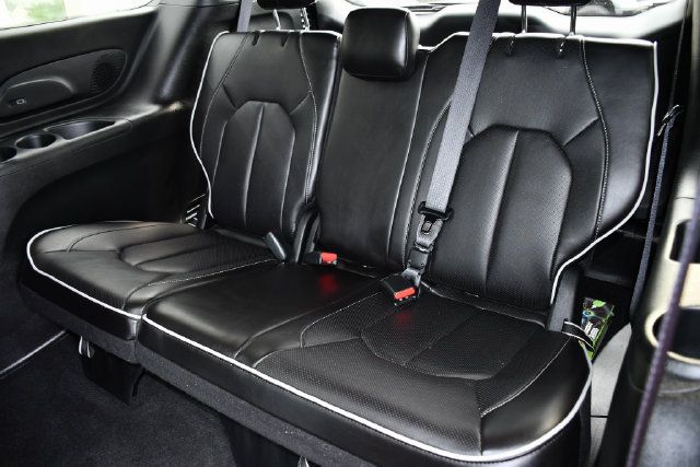 Used 2026 Chrysler Pacifica Limited FWD image 20