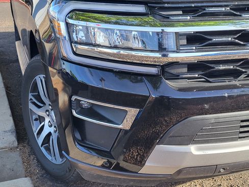 Used 2024 Ford Expedition Max Limited RWD image 4