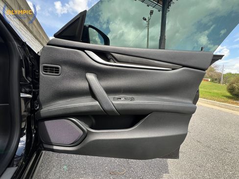 Used 2015 Maserati Ghibli image 41