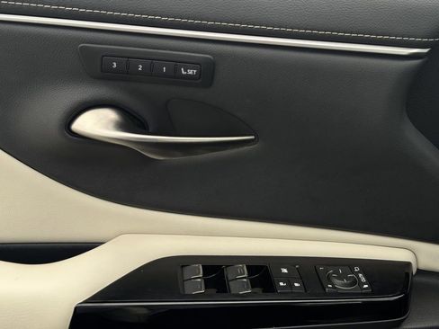 Used 2024 Lexus ES 300h w/ Premium Package image 19