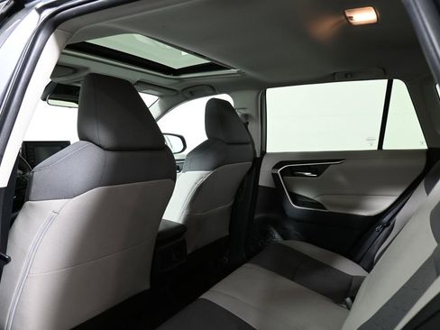 Used 2021 Toyota RAV4 XLE w/ Convenience Package image 32