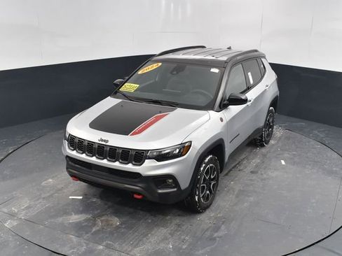 Used 2024 Jeep Compass Trailhawk image 35