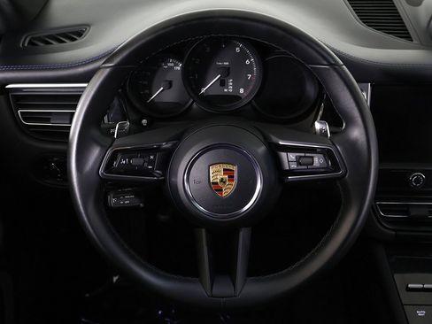 Used 2022 Porsche Macan image 46