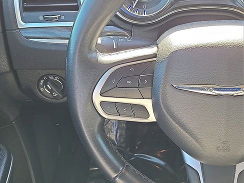 Used 2019 Chrysler 300 Touring L w/ Quick Order Package 22F image 17