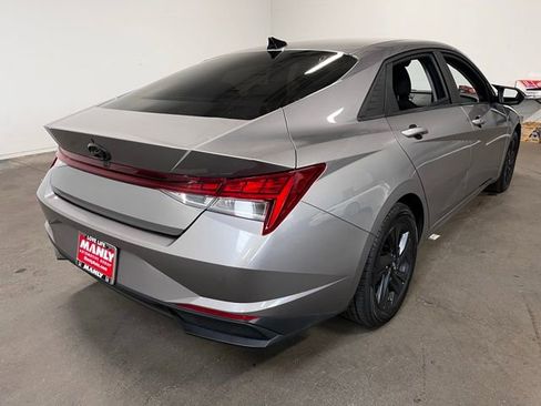 Used 2023 Hyundai Elantra Blue FWD image 3