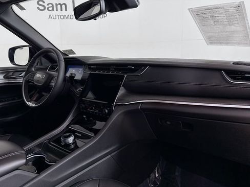 Used 2024 Jeep Grand Cherokee L Limited w/ Black Appearance Package image 30