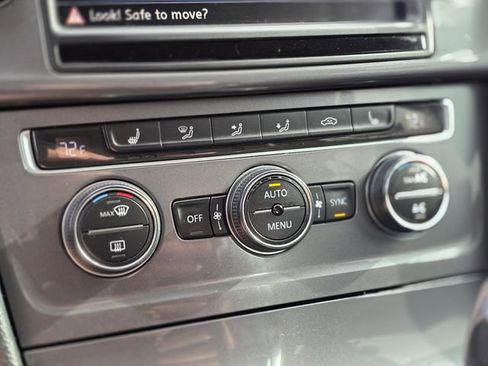 Used 2016 Volkswagen e-Golf SEL Premium image 29