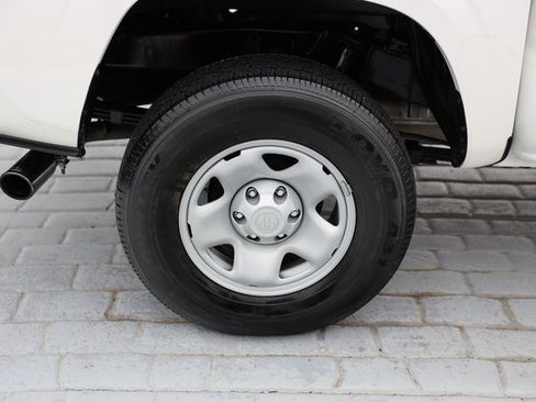 Used 2022 Toyota Tacoma SR image 41