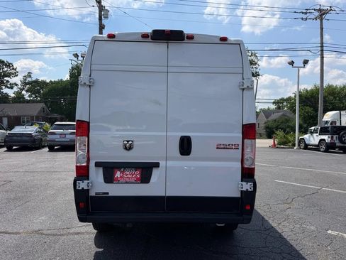 Used 2025 RAM ProMaster 2500 w/ Convenience Group FWD image 8