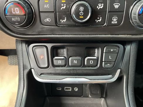 Used 2020 GMC Terrain SLE w/ Driver Convenience Package FWD image 22