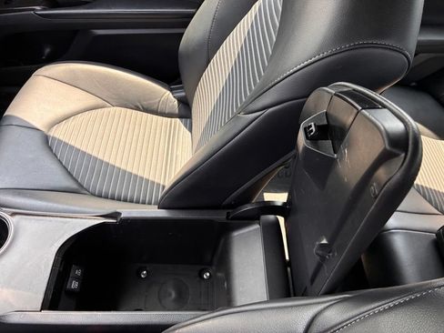 Used 2023 Toyota Camry SE FWD image 34