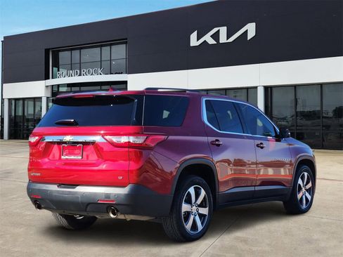Used 2020 Chevrolet Traverse LT w/ LT Premium Package image 5