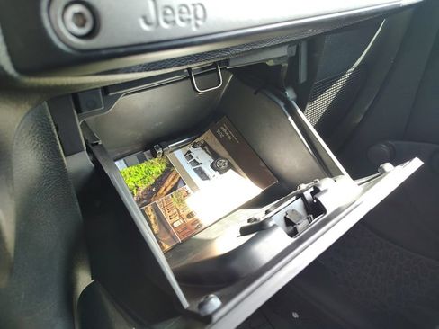 Used 2015 Jeep Wrangler Unlimited Sport AWD/4WD image 17