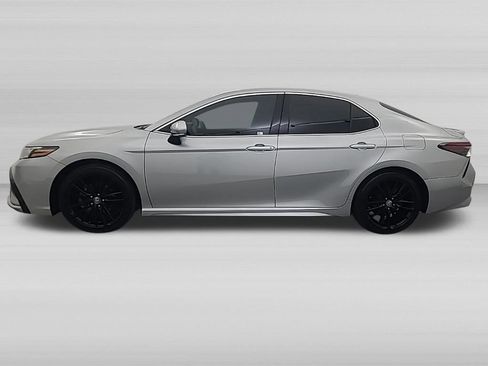 Used 2022 Toyota Camry XSE FWD image 8