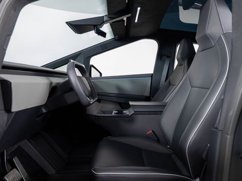 Used 2024 Tesla Cybertruck AWD Crew Cab image 15