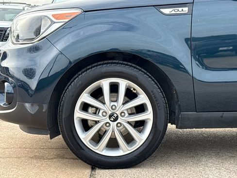 Used 2017 Kia Soul + image 6