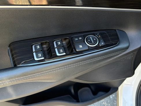 Used 2020 Kia Sorento AWD V6 image 16