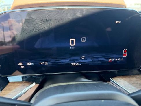 Used 2025 Chevrolet Tahoe High Country AWD/4WD image 33