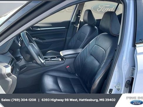 Used 2023 Nissan Altima 2.5 SR w/ SR Premium Package image 18