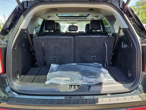 Used 2023 Ford Explorer XLT w/ Equipment Group 202A AWD/4WD image 28