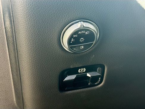 Used 2024 Mercedes-Benz GLC 300 4MATIC image 11