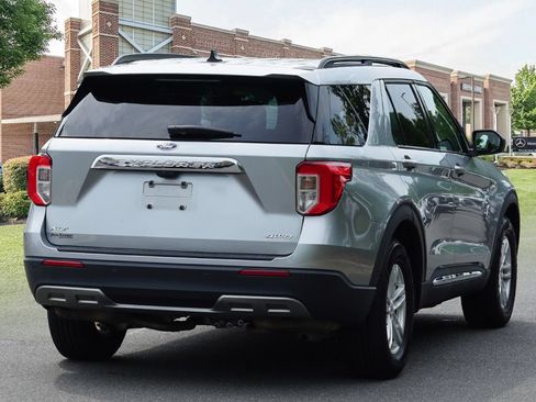 Used 2022 Ford Explorer XLT w/ Equipment Group 202A AWD/4WD image 6