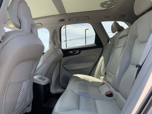 Used 2018 Volvo XC60 T8 Inscription w/ Vision Package AWD/4WD image 32