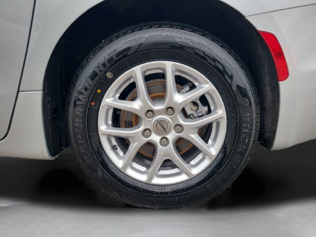 Used 2023 Chrysler Pacifica Touring-L FWD image 36