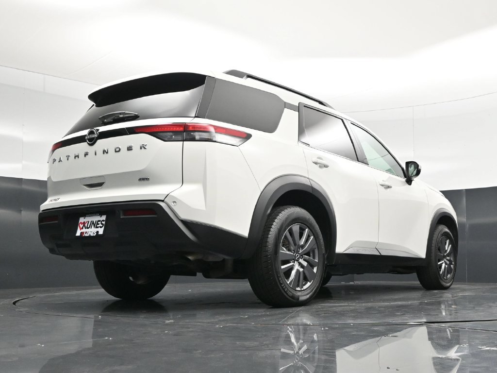 Used 2025 Nissan Pathfinder SV AWD/4WD image 43