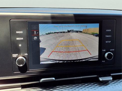 Used 2024 Kia Carnival LX FWD image 11