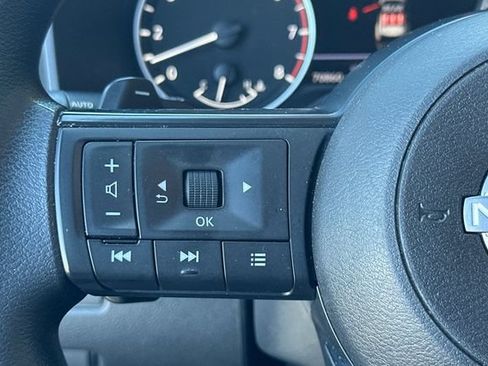 Used 2024 Nissan Rogue S FWD image 29