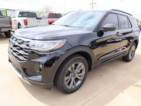 New 2026 Ford Explorer Active w/ Active Comfort Package AWD/4WD image 12