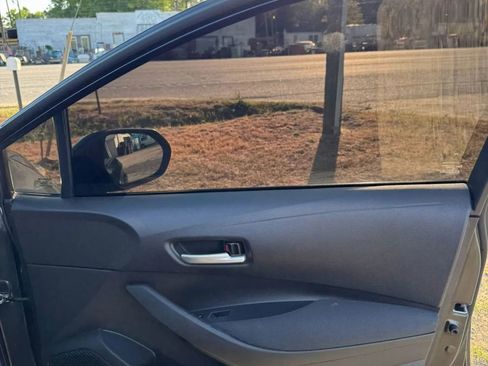 Used 2021 Toyota Corolla LE image 12