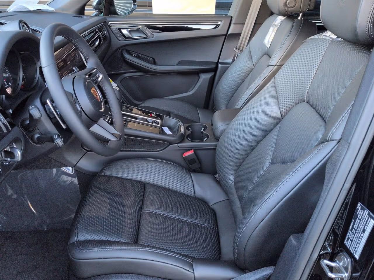 Certified 2026 Porsche Macan AWD/4WD image 5