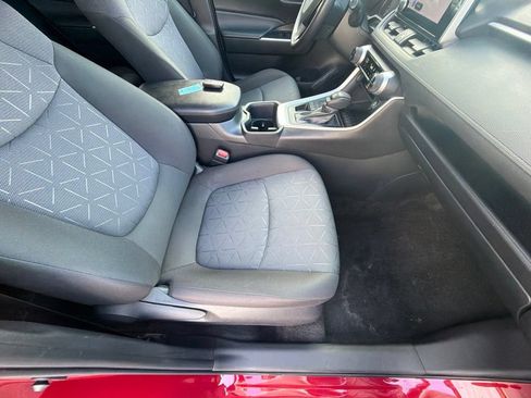 Used 2025 Toyota RAV4 XLE AWD/4WD image 34