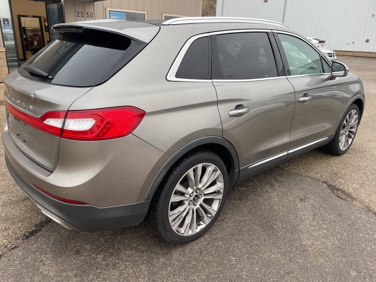 Used 2016 Lincoln MKX Reserve w/ Climate Package FWD image 7