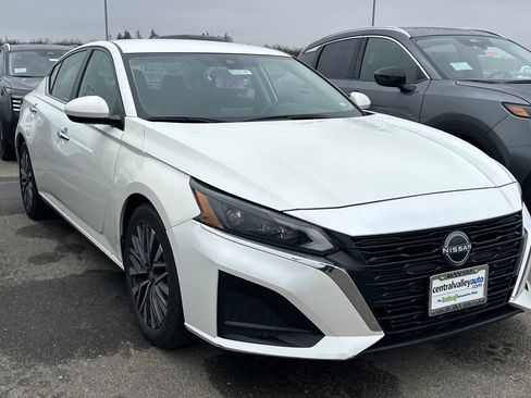 Certified 2023 Nissan Altima 2.5 SV image 2