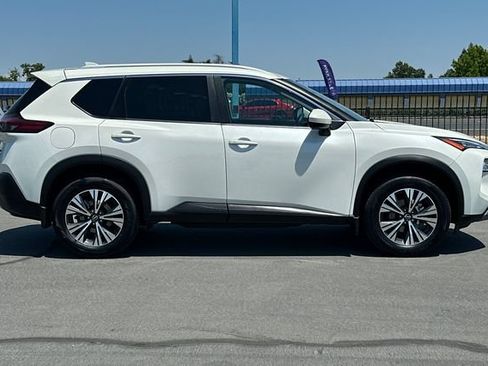 Used 2023 Nissan Rogue SV w/ SV Premium B Package AWD/4WD image 3