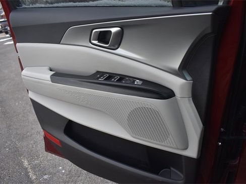 Used 2024 Kia Carnival LX image 32