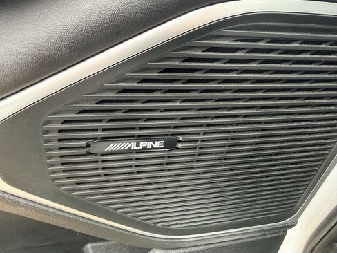 Used 2024 Jeep Wagoneer L Series II RWD image 12